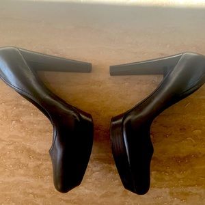 Women’s Black Jessica Simpson Balck Platform heels, size 11